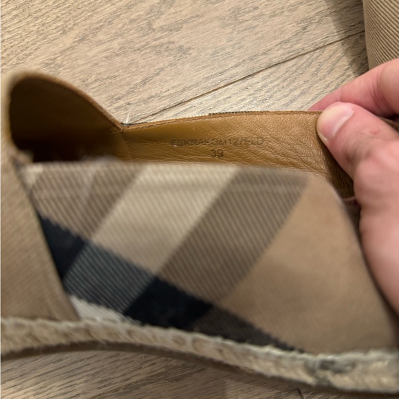 Burberry - Picture 6 of 8